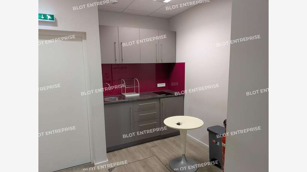 À LOUER - BUREAUX - 120 m² - GUIPAVAS