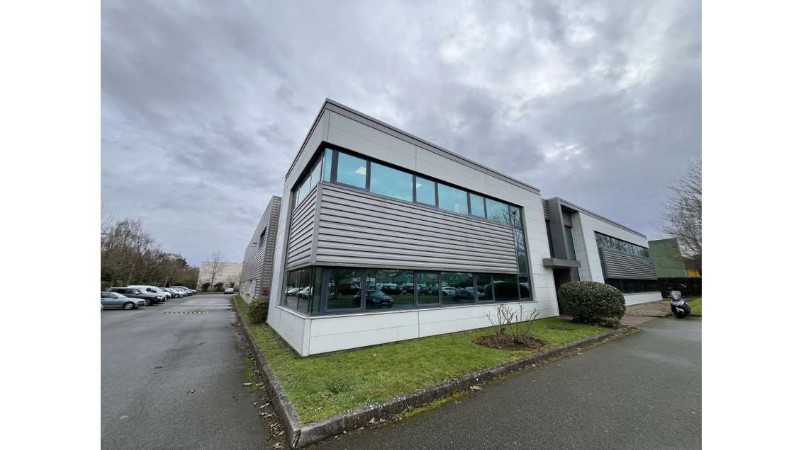 Bureaux rénovés 150m² à louer à Guyancourt