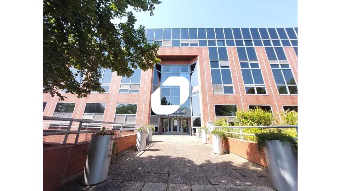 A louer Bureaux 1243m² Guyancourt