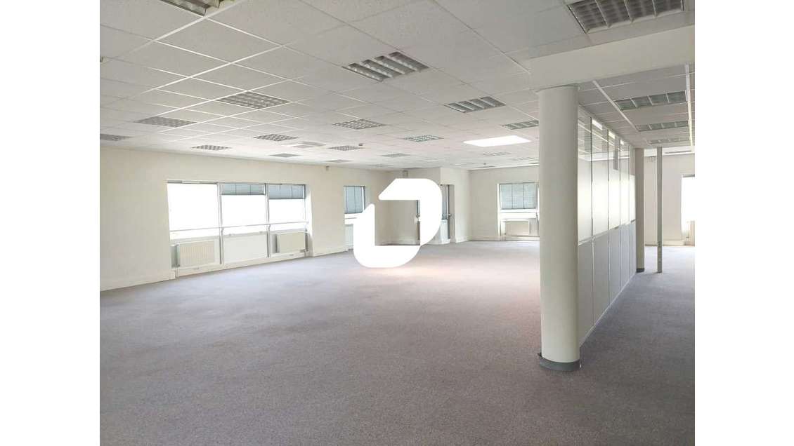 A louer Bureaux 337m² Guyancourt