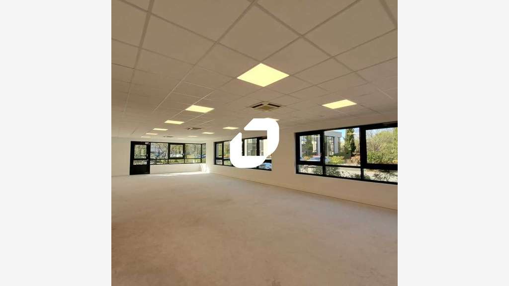 A louer Bureaux 546m² Guyancourt