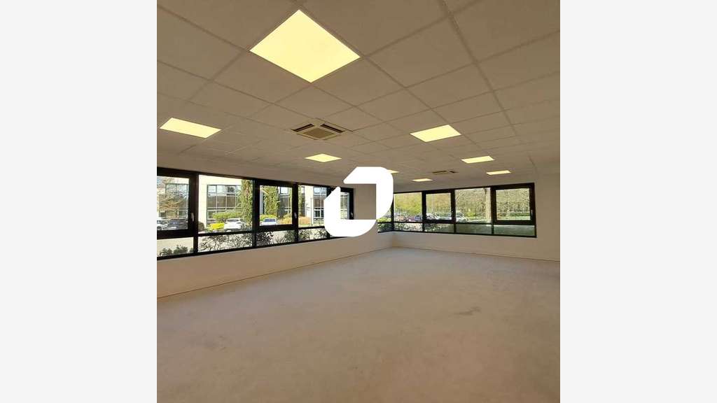 A louer Bureaux 546m² Guyancourt