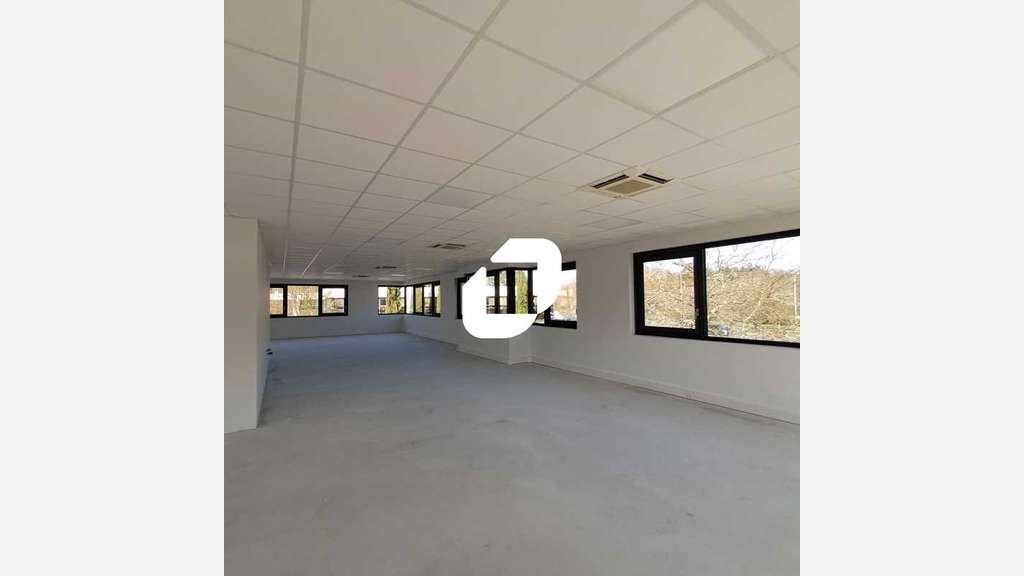 A louer Bureaux 546m² Guyancourt