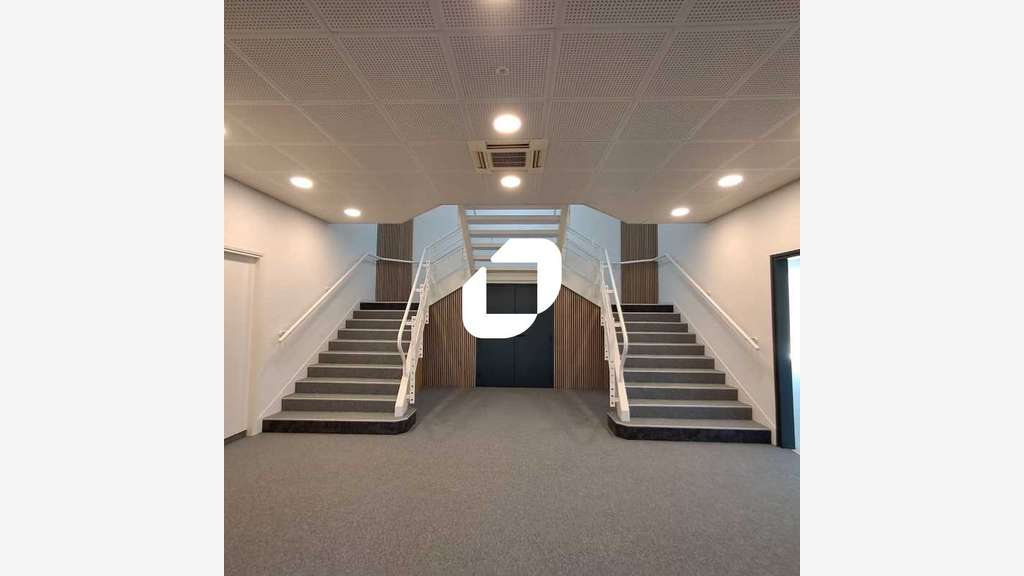 A louer Bureaux 546m² Guyancourt