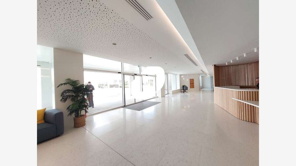 A louer Bureaux 1650m² Guyancourt