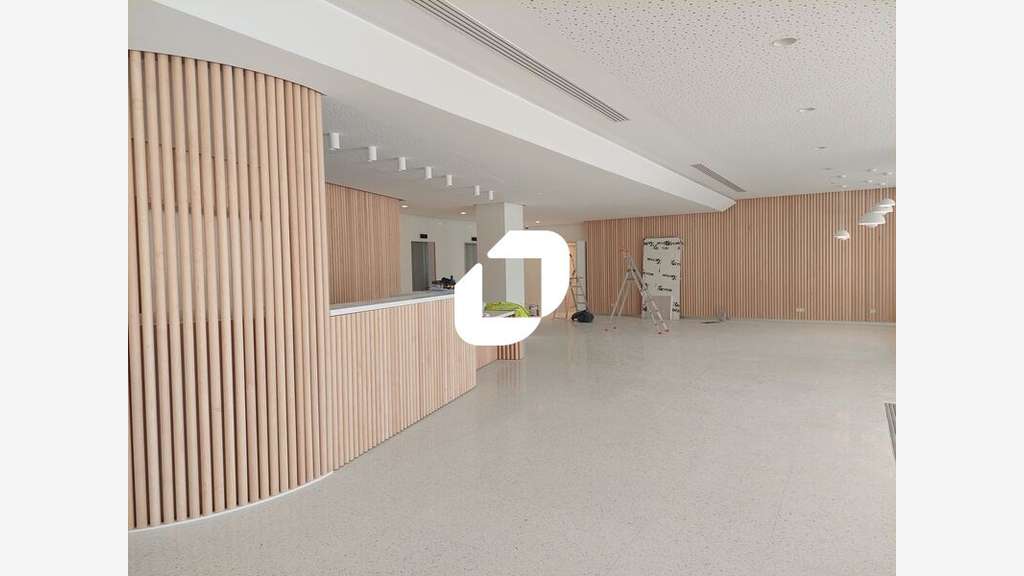 A louer Bureaux 1650m² Guyancourt