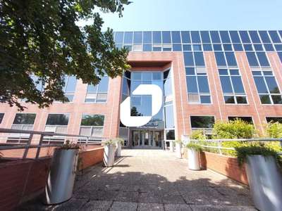 A louer Bureaux 1243m² Guyancourt