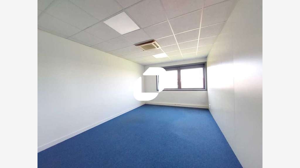 A louer Bureaux 300m² Guyancourt