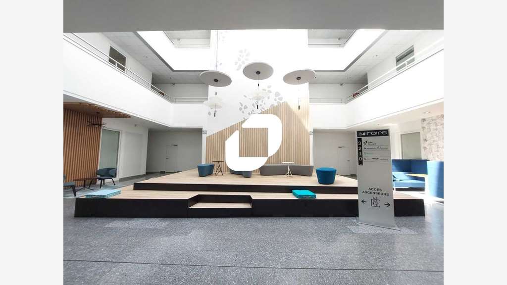 A louer Bureaux 300m² Guyancourt