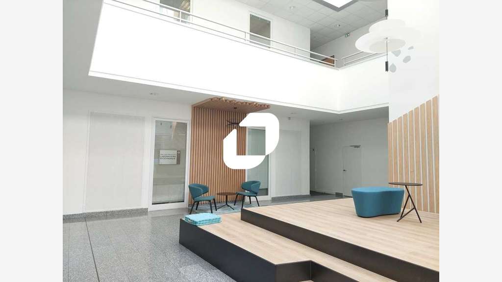 A louer Bureaux 300m² Guyancourt