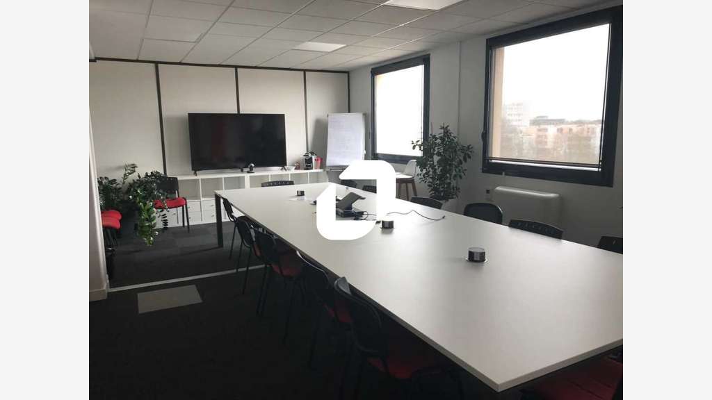 A louer Bureaux 807m² Guyancourt