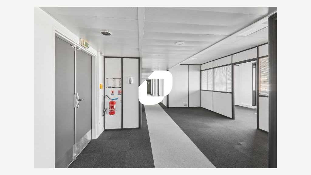A louer Bureaux 807m² Guyancourt