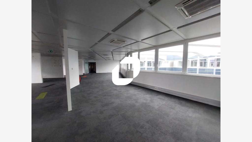 A louer Bureaux 122m² Guyancourt