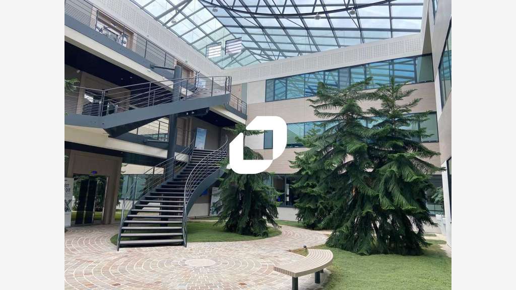 A louer Bureaux 617m² Guyancourt
