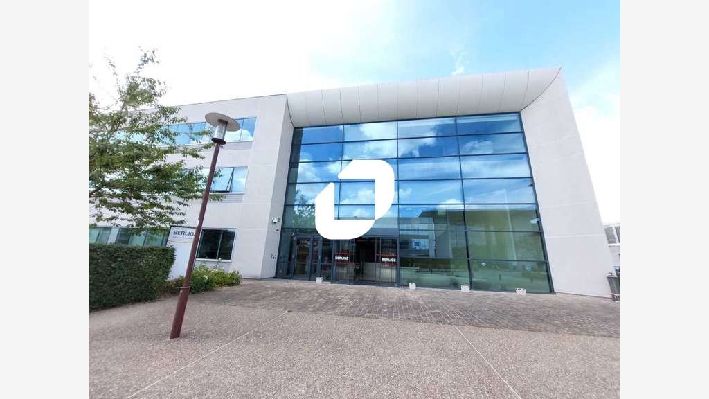 A louer Bureaux 617m² Guyancourt