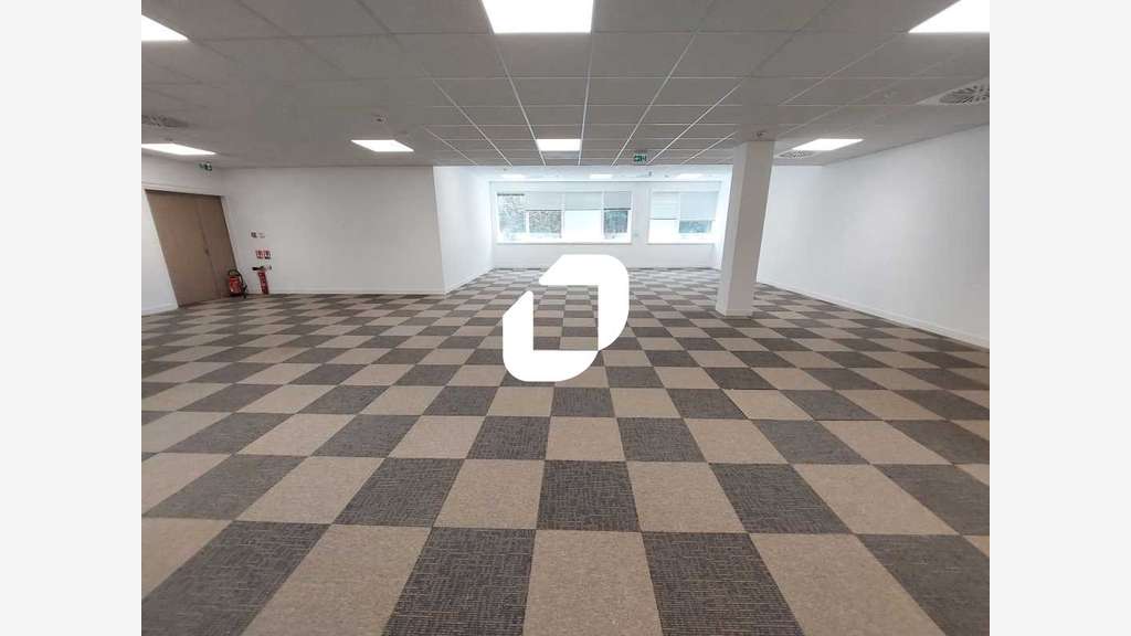 A louer Bureaux 288m² Guyancourt