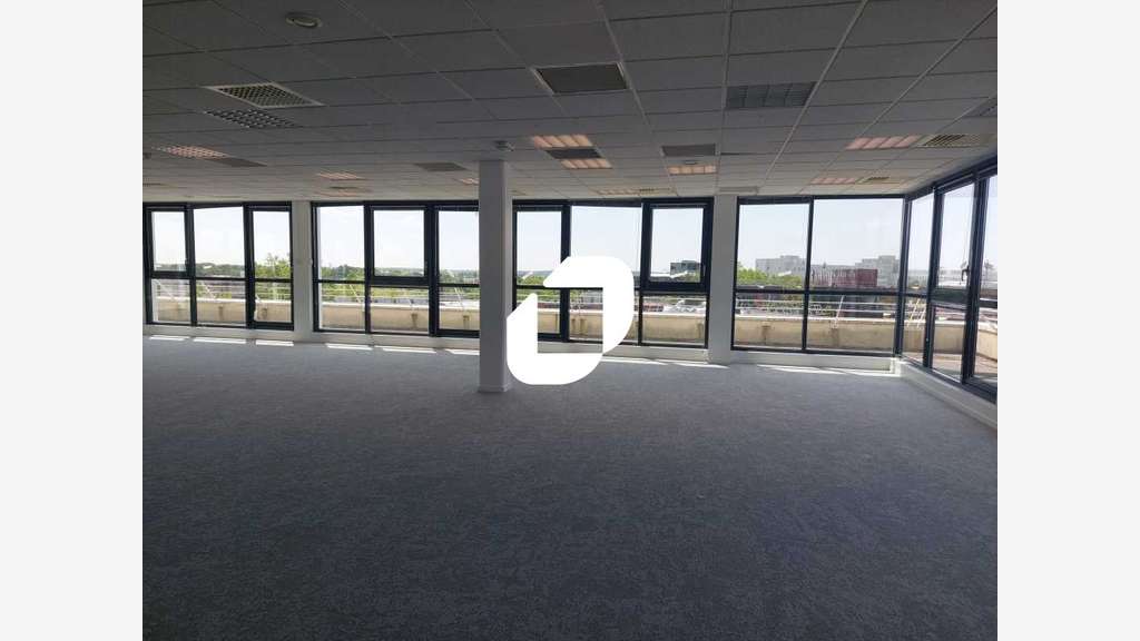 A louer Bureaux 463m² Guyancourt