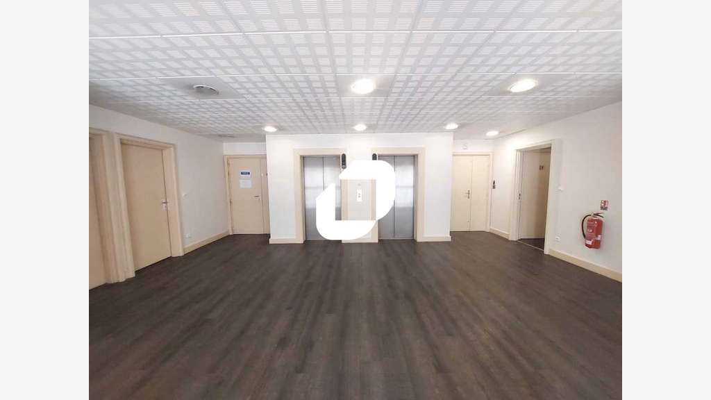 A louer Bureaux 177m² Guyancourt