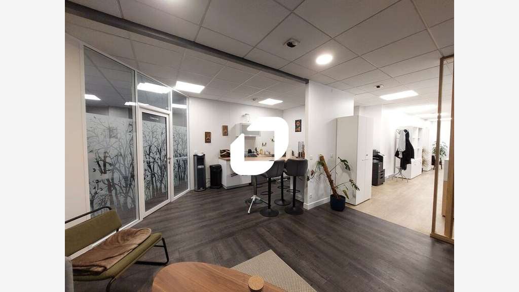 A louer Bureaux 177m² Guyancourt