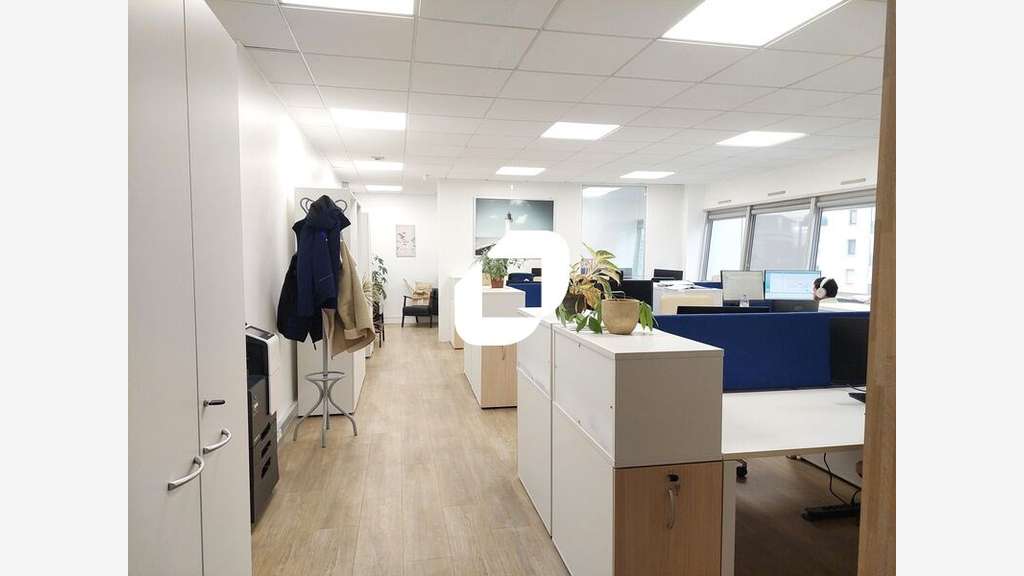 A louer Bureaux 177m² Guyancourt