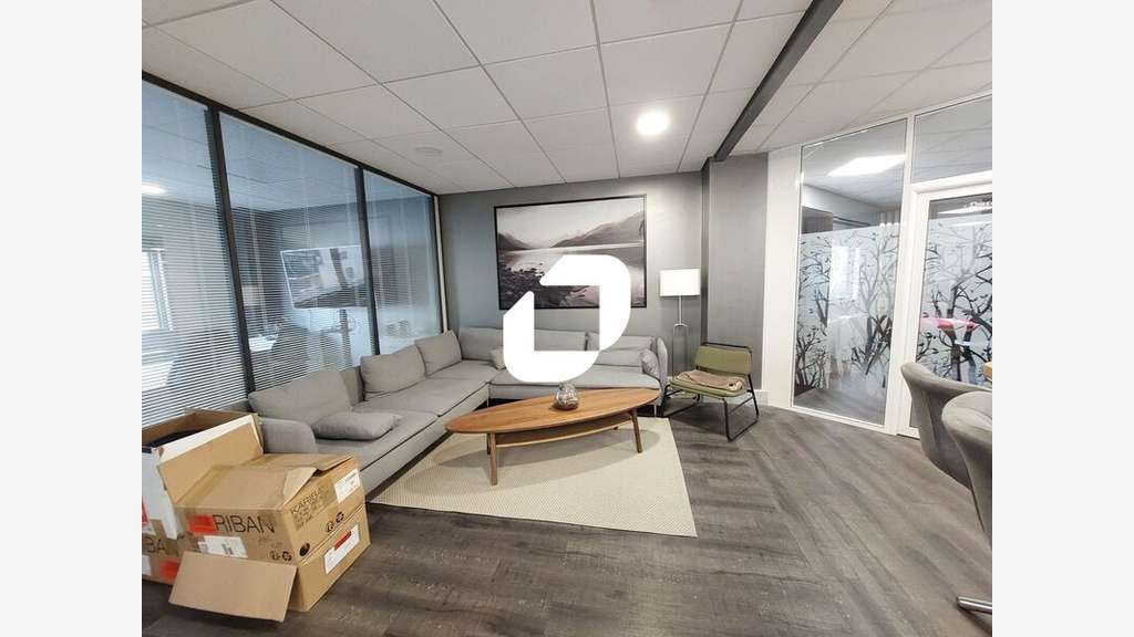 A louer Bureaux 177m² Guyancourt