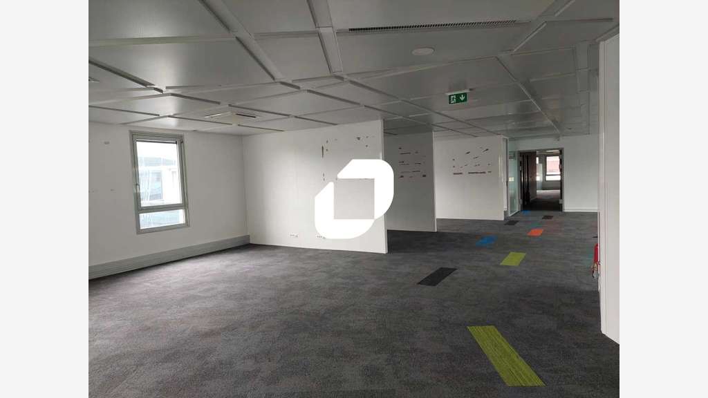 A louer Bureaux 1216m² Guyancourt