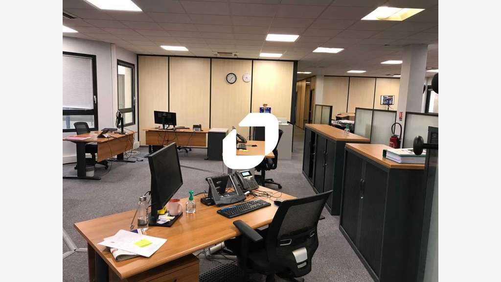 A louer Bureaux 469m² Guyancourt