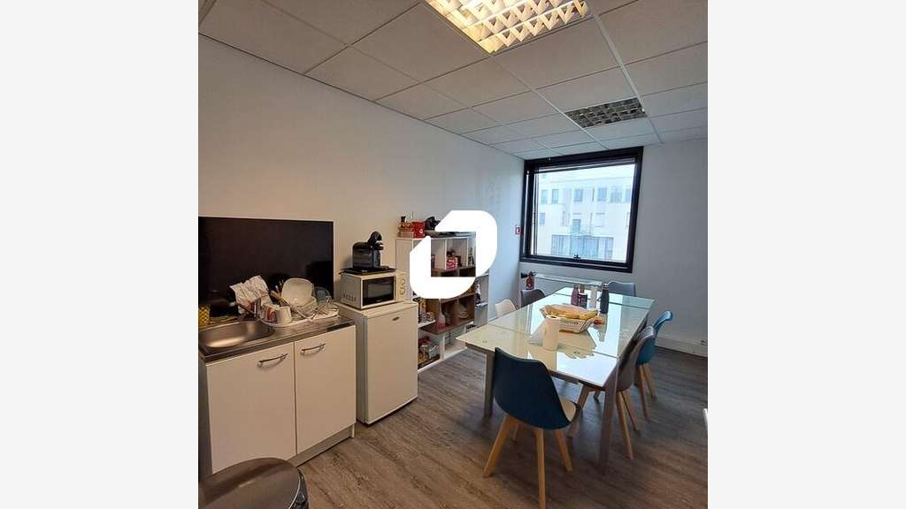 A louer Bureaux 191m² Guyancourt