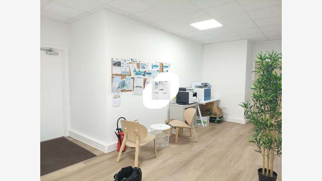 A louer Bureaux 211m² Guyancourt