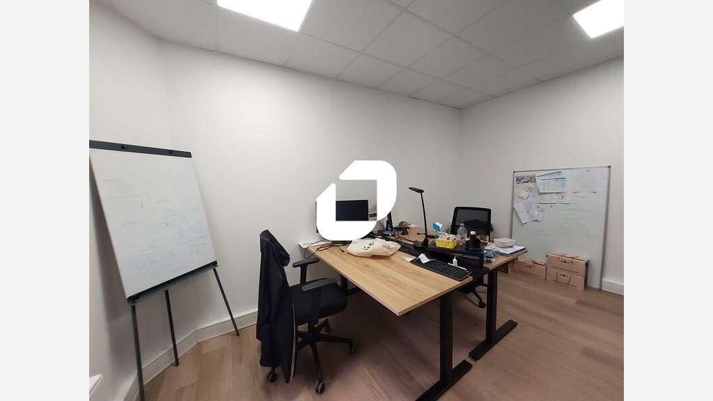 A louer Bureaux 211m² Guyancourt