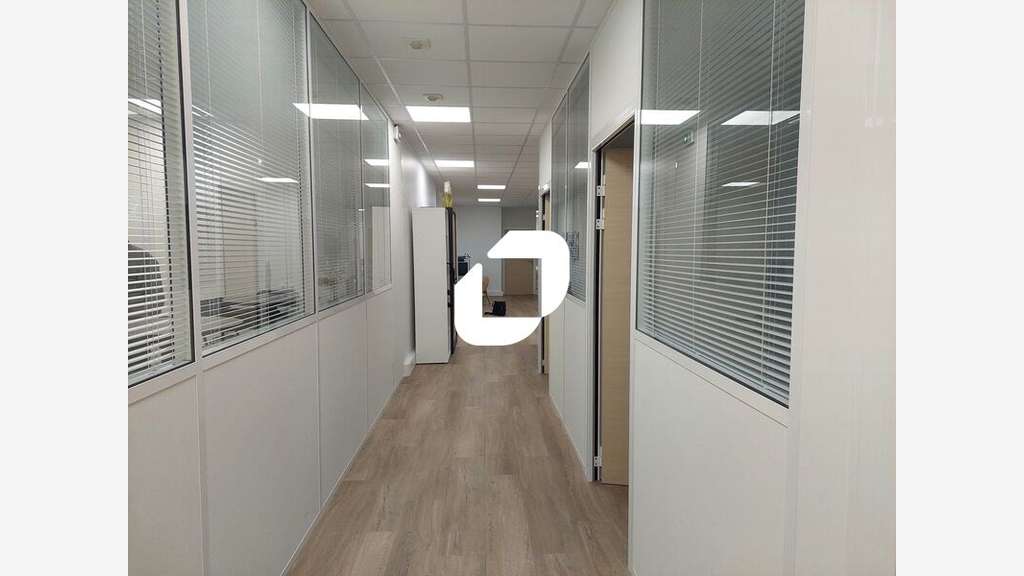 A louer Bureaux 211m² Guyancourt