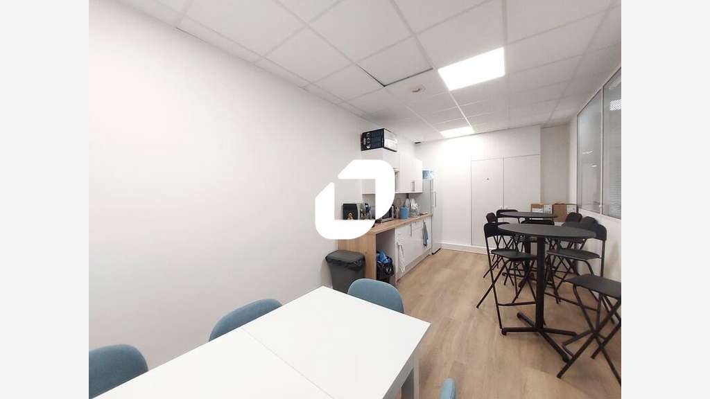 A louer Bureaux 211m² Guyancourt