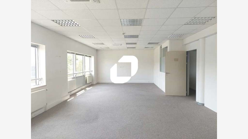 A louer Bureaux 415m² Guyancourt