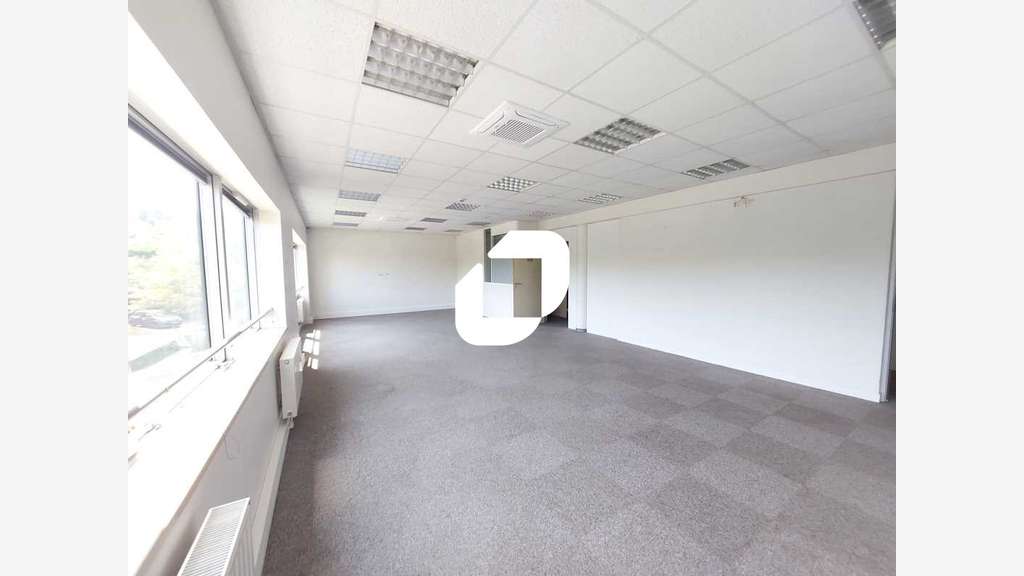 A louer Bureaux 337m² Guyancourt
