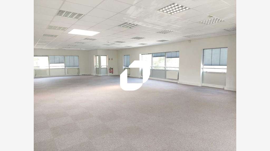 A louer Bureaux 337m² Guyancourt