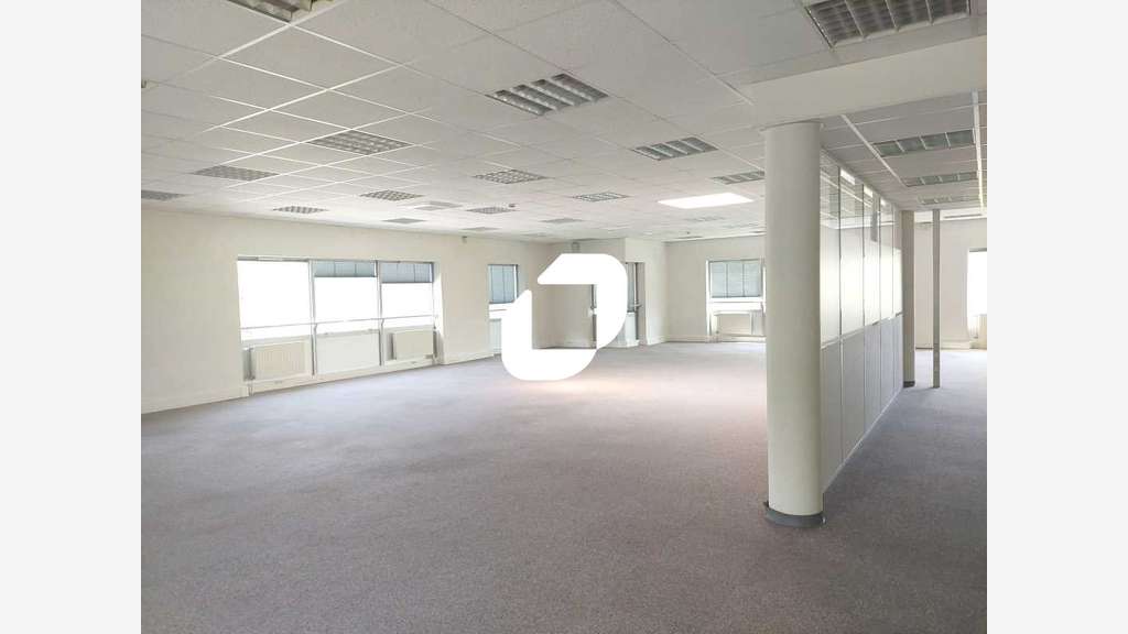A louer Bureaux 337m² Guyancourt