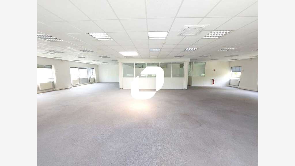 A louer Bureaux 337m² Guyancourt