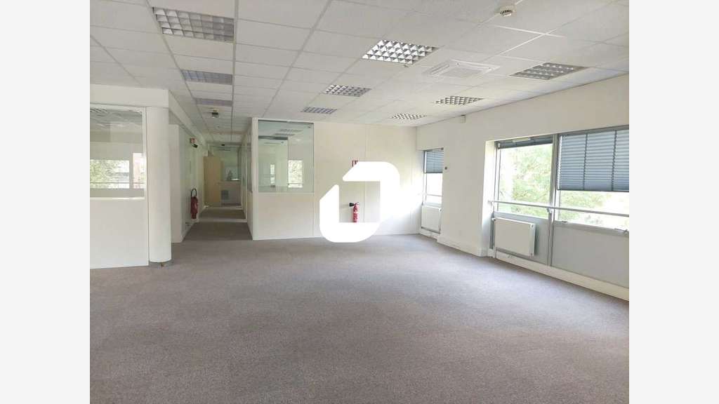 A louer Bureaux 337m² Guyancourt
