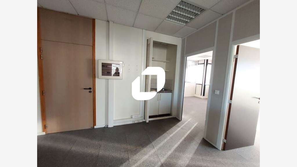 A louer Bureaux 421m² Guyancourt