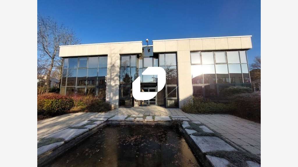 A louer Bureaux 421m² Guyancourt