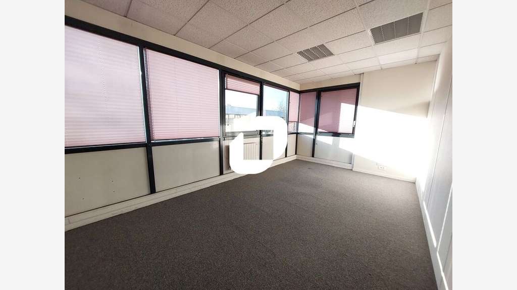 A louer Bureaux 421m² Guyancourt