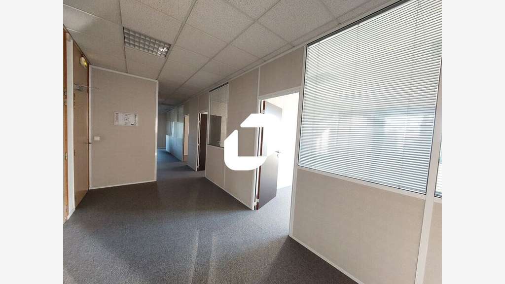 A louer Bureaux 421m² Guyancourt