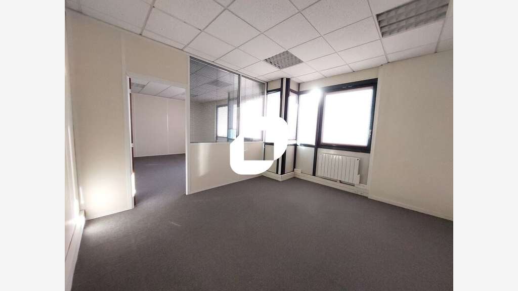 A louer Bureaux 421m² Guyancourt