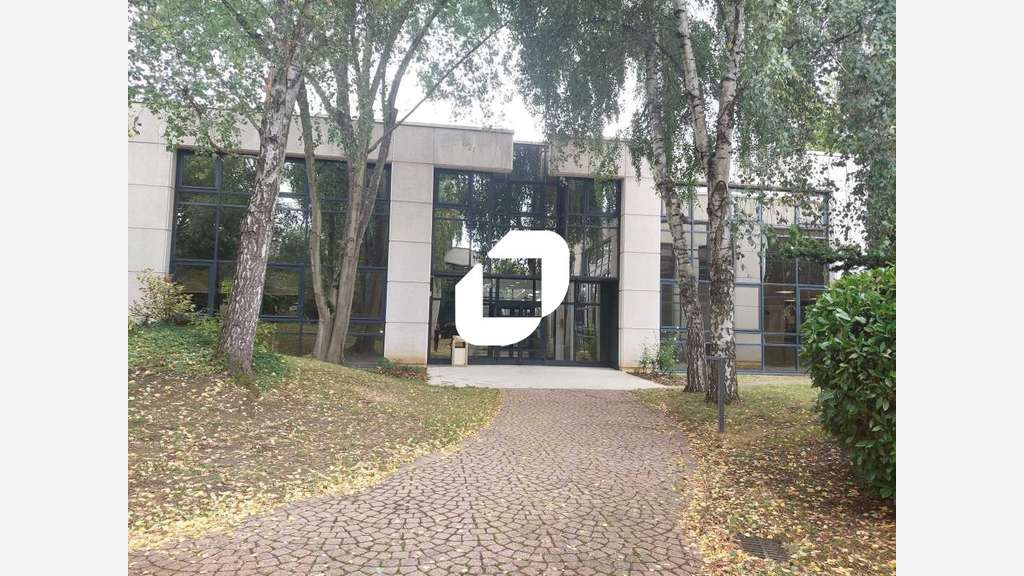 A louer Bureaux 496m² Guyancourt