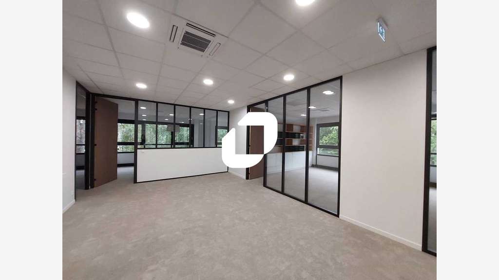 A louer Bureaux 496m² Guyancourt