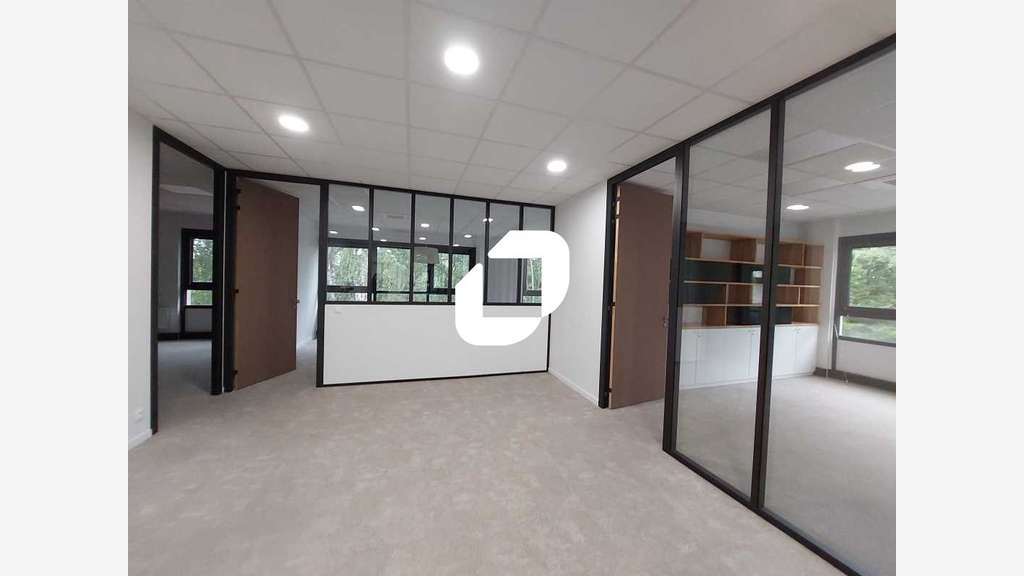 A louer Bureaux 496m² Guyancourt