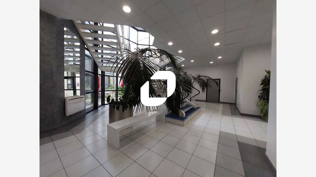 A louer Bureaux 496m² Guyancourt