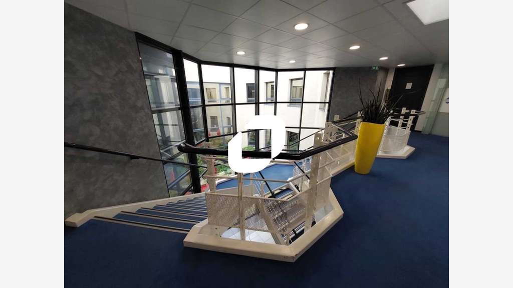 A louer Bureaux 496m² Guyancourt