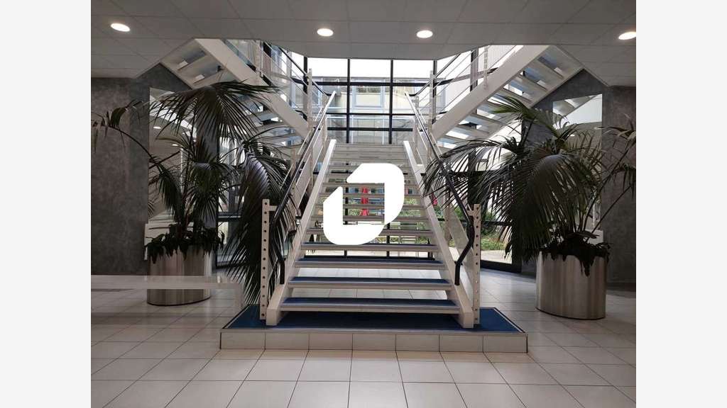 A louer Bureaux 496m² Guyancourt
