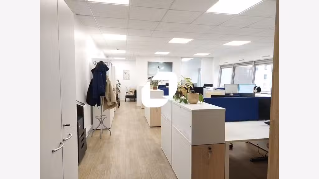 A louer Bureaux 177m² Guyancourt